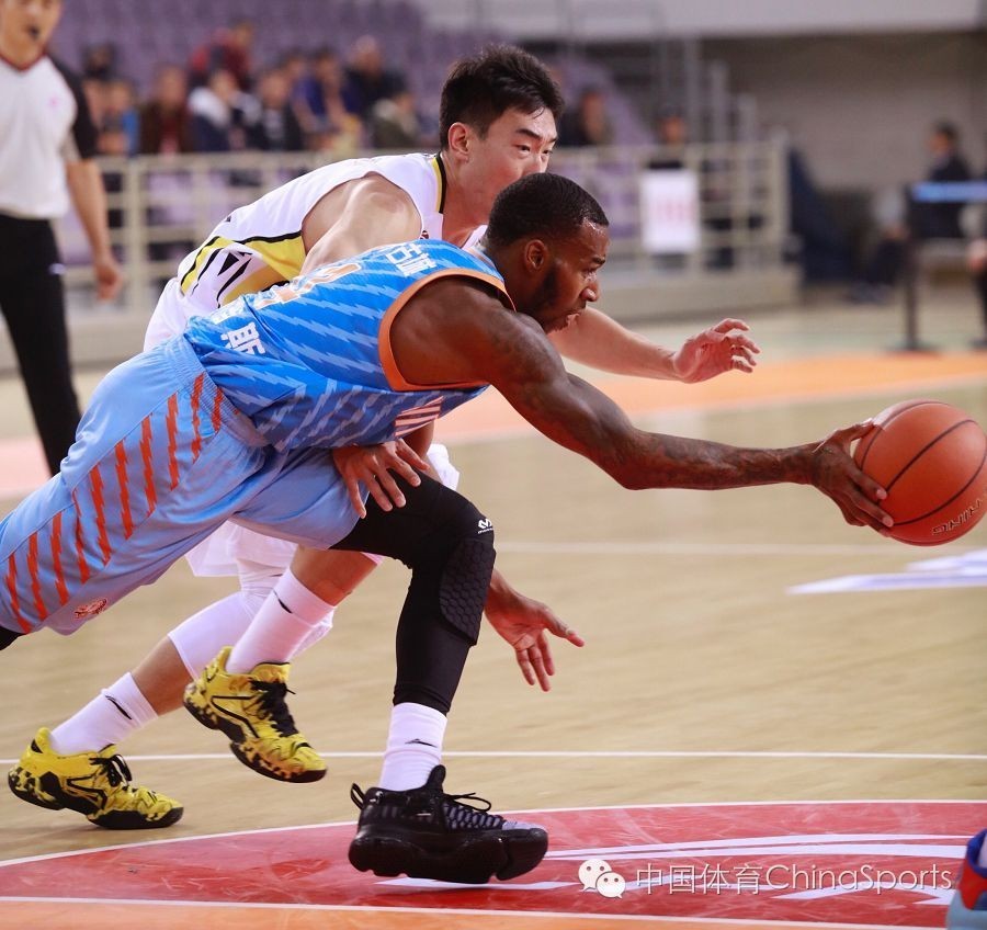 包含赛地聚焦——欧冠冲刺阶段热度飙升；俄克拉荷马雷霆豪取连胜；底气十足；临场指挥获称赞的词条