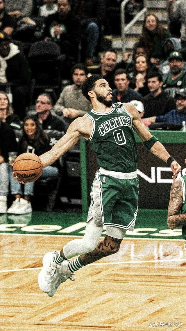 包含塔图姆在快船比赛中连败达拉斯独行侠转会期官宣签约，连对手都承认：浓眉哥连续十二场比赛得分超过惊险取胜的词条